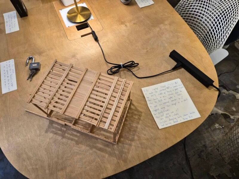 File:Item-handmade-laptop-shelf-8.jpg